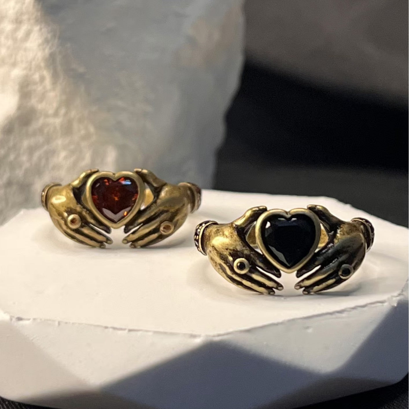 Wholesale Trendy Retro Carving Hands Embrace Red Zircon Couple's Ring Finger Ring Design All-match Valentine's Day
